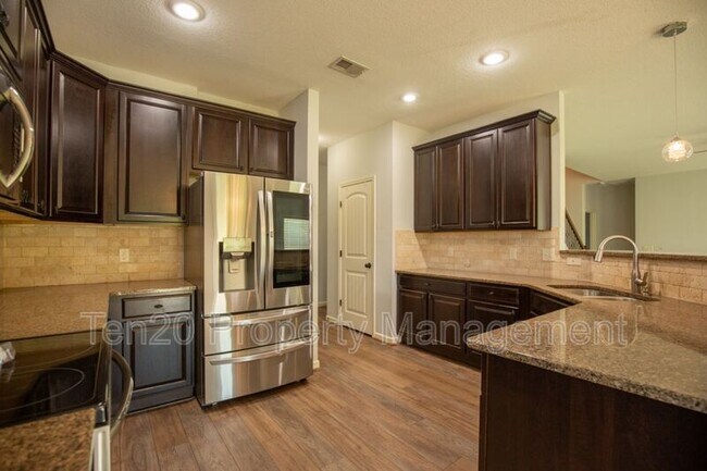 Building Photo - 7898 N Ivy Park Dr