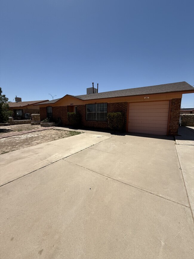 Building Photo - 8403 Villanova Dr