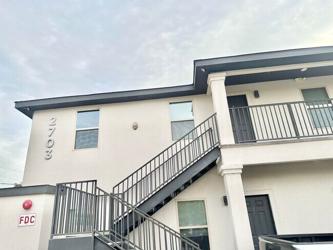 Foto del edificio - 2705 Mauricio St