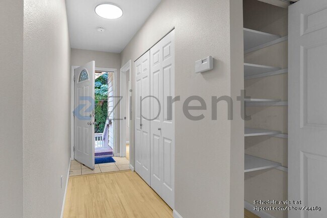 Foto del edificio - 627 W Mercer Pl