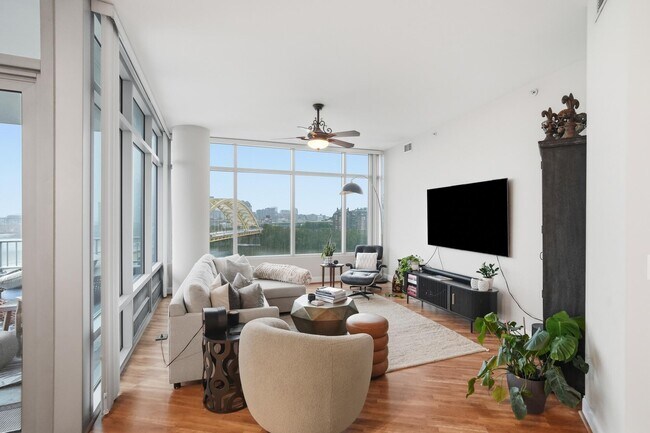 Building Photo - 400 Riverboat Row