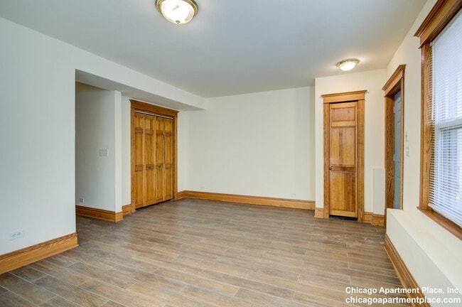 Building Photo - 1817 N Clybourn Ave