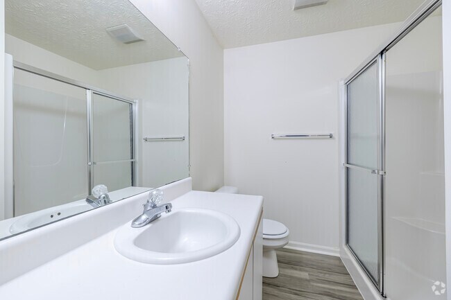 2 habitaciones, 2 baños, 122 metros cuadrados, baño principal - Gallery Place Apartments