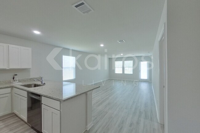 Foto del edificio - 14238 Ruffian Ave