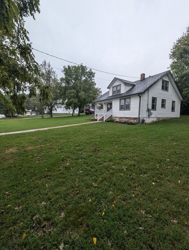 Building Photo - 1620 S Main St