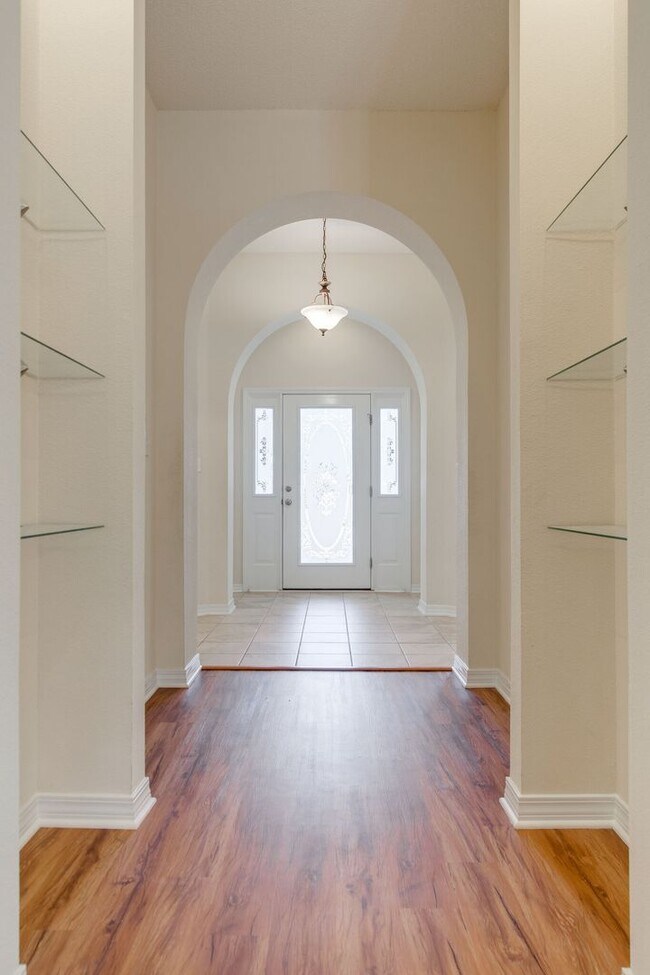 Foto del edificio - Elegant 4-Bedroom Home in Desirable Tangle...