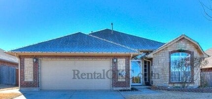 Building Photo - 2612 SE 5th St