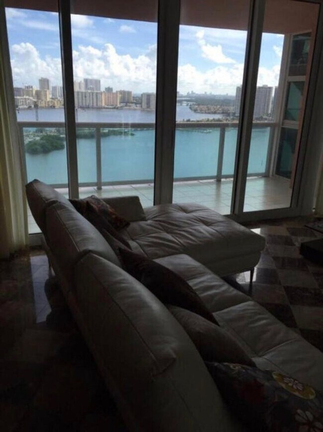 Foto del edificio - 3370 Hidden Bay Dr