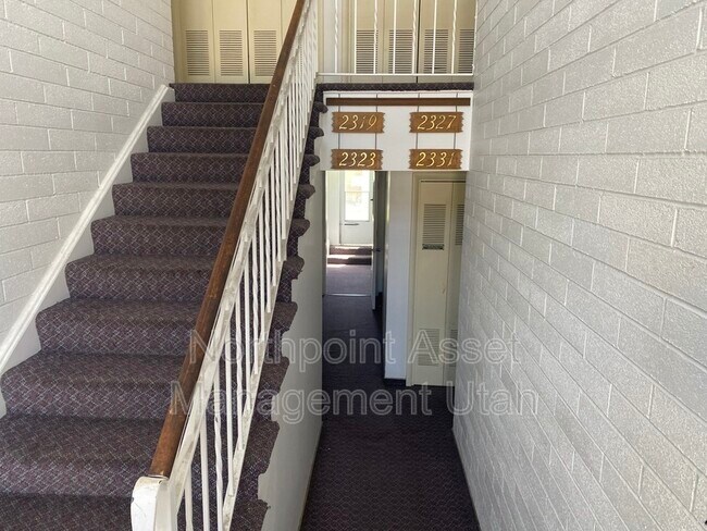 Building Photo - 2323 Chateau Dr