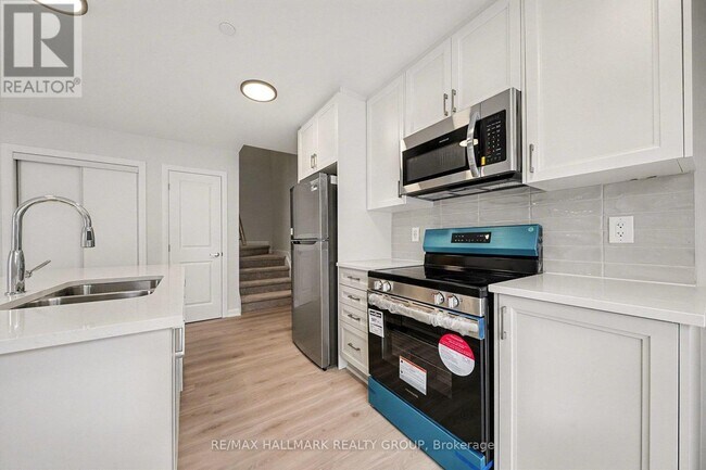 Photo du bâtiment - 401 Glenroy Gilbert Dr