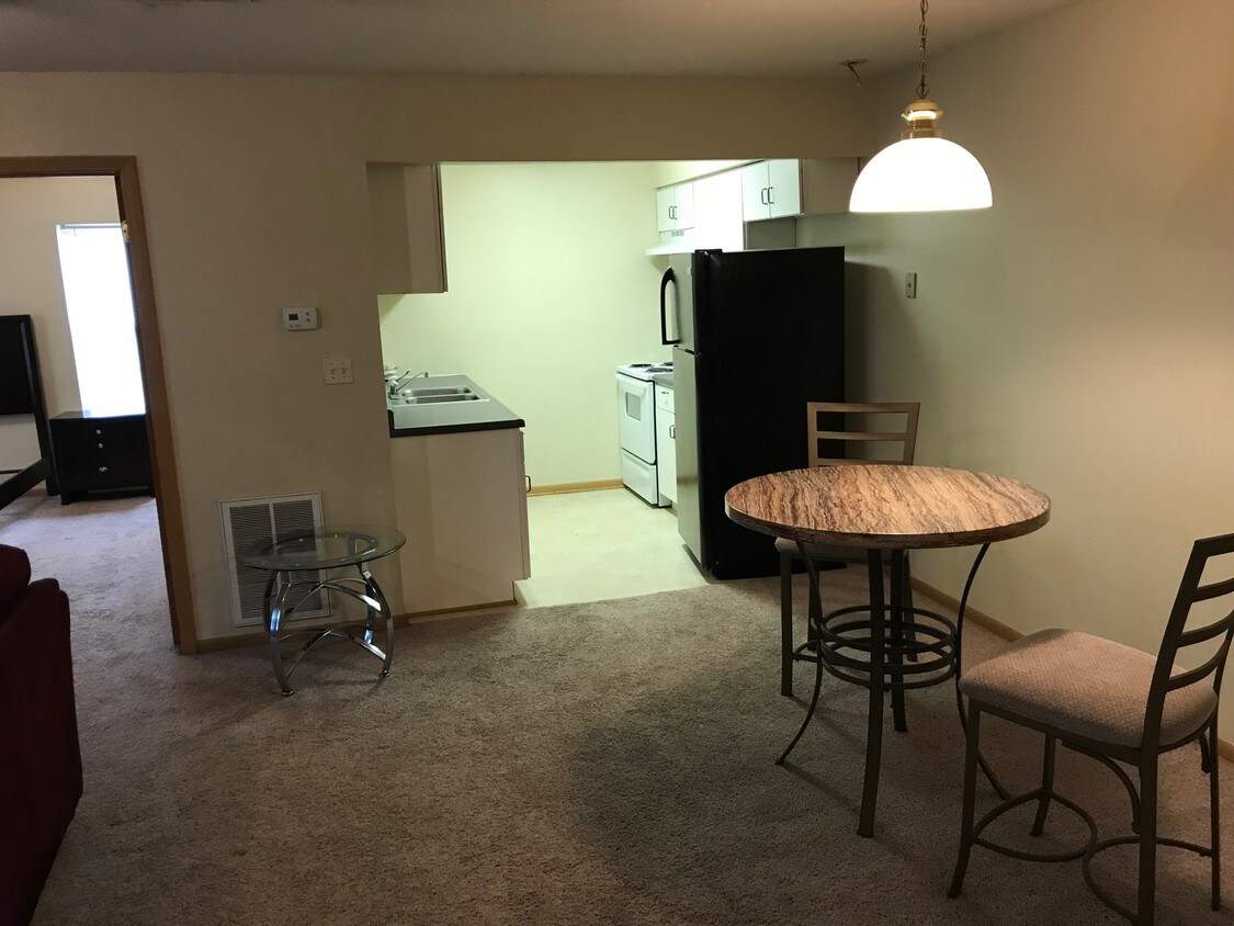 713 Deerbrook Cir, Knob Noster, MO 65336 Apartments Knob Noster, MO