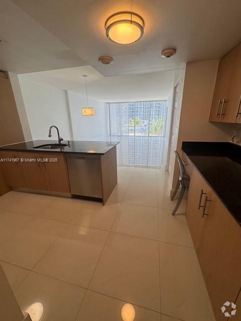 Building Photo - 10275 Collins Ave