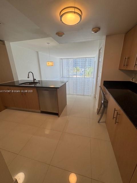 Primary Photo - 10275 Collins Ave