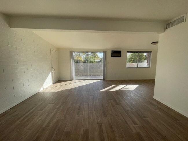 Building Photo - 1508 E Adelaide Dr
