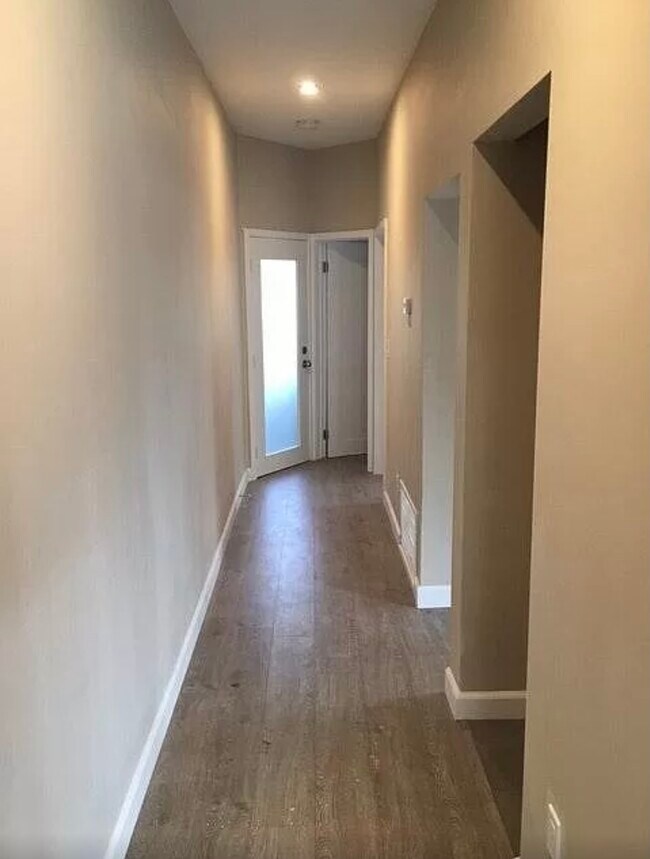 Foto del edificio - 1119 E 15th St