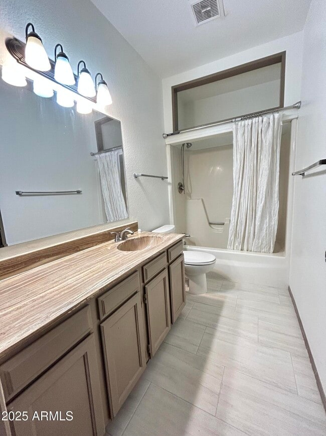 Building Photo - 422 W Pebble Beach Dr