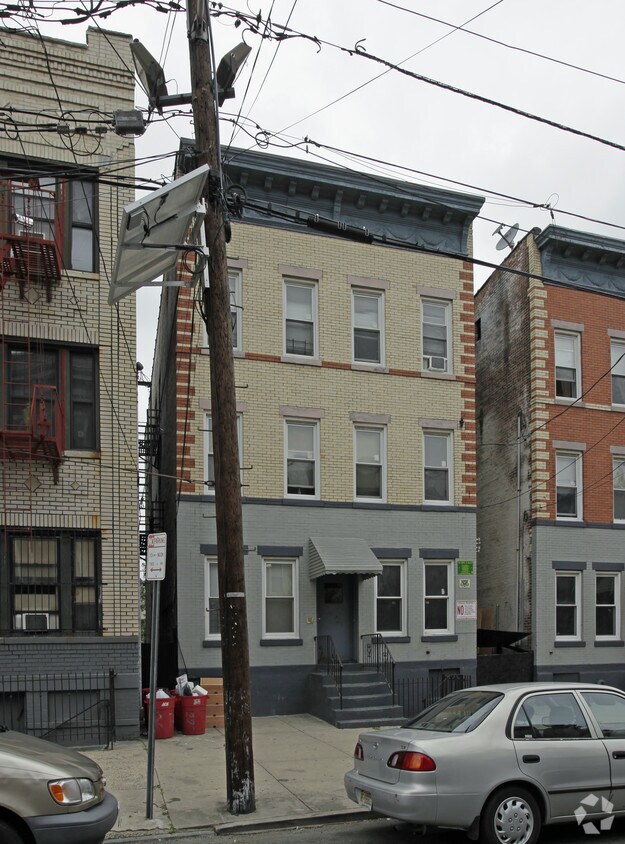 Foto del edificio - 223 Van Horne St