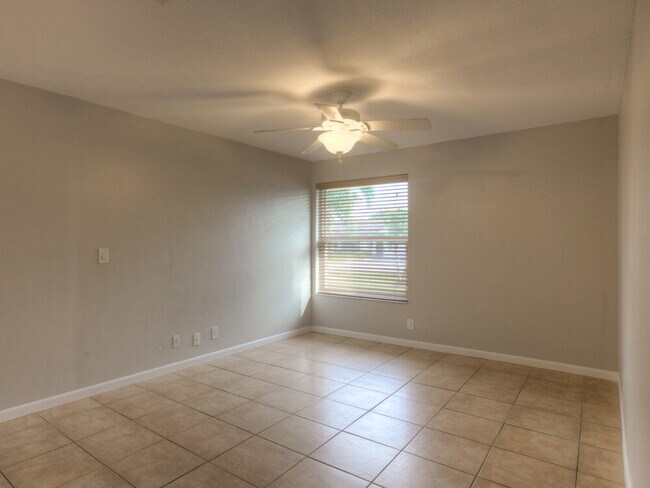 Foto del edificio - 9506 Burlington Pl