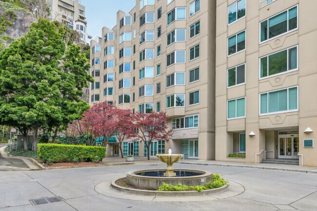 Building Photo - 240 Lombard St