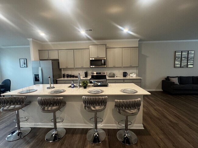 Foto del edificio - Room in Townhome on Chestnut Trce