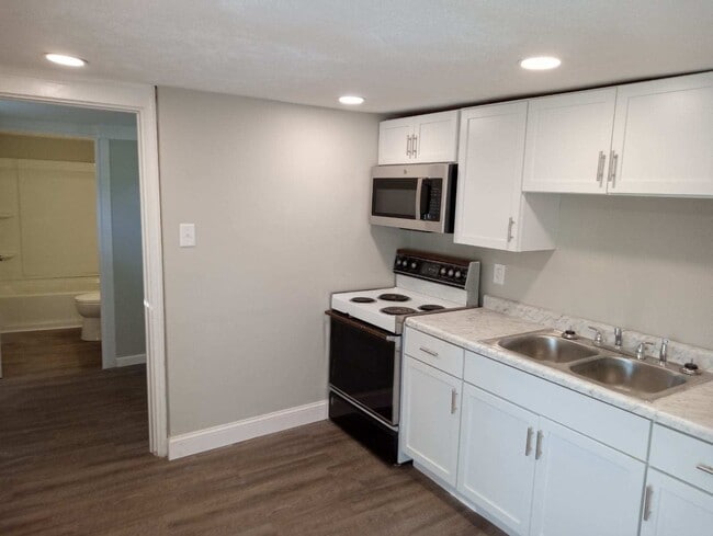 Building Photo - 1222 Broadway