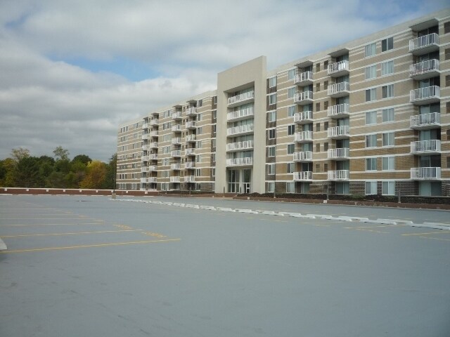 Building Photo - 150 W St Charles Rd