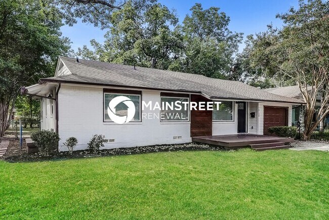 Building Photo - 3 Bedroom Pet-Friendly Home in DALLAS, TX with Main Street Renewal