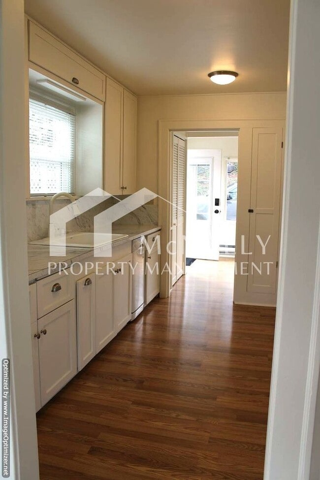 Foto del edificio - Bright 2 Bedroom 1 Bath Craftsman in Desir...