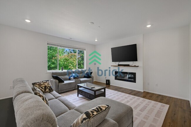 Building Photo - Spacious 5-Bed Retreat with 3.5 Baths in Beautiful Bothell – 2,989 Sq Ft of Comfort & Style!
