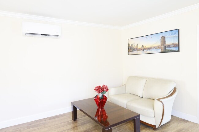 Foto del edificio - 18621 Bryant St