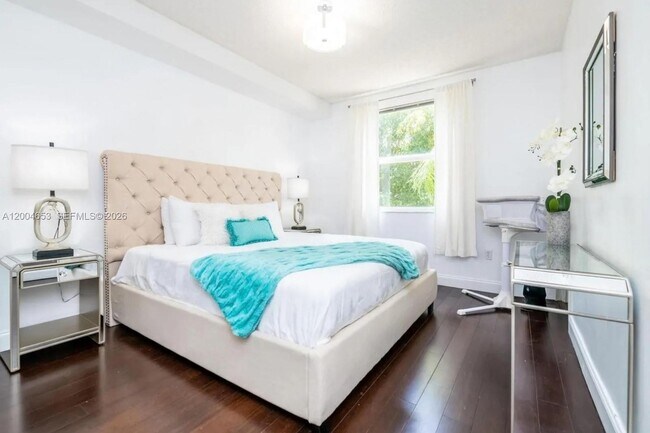 Foto del edificio - 17145 N Bay Rd