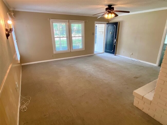Building Photo - 623 Club Oak Dr