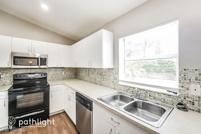 Building Photo - 3 br, 2 bath House - 8811 Buckingham Road ...