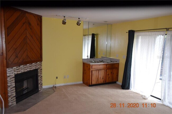 Building Photo - 15206 W Pond Woods Dr
