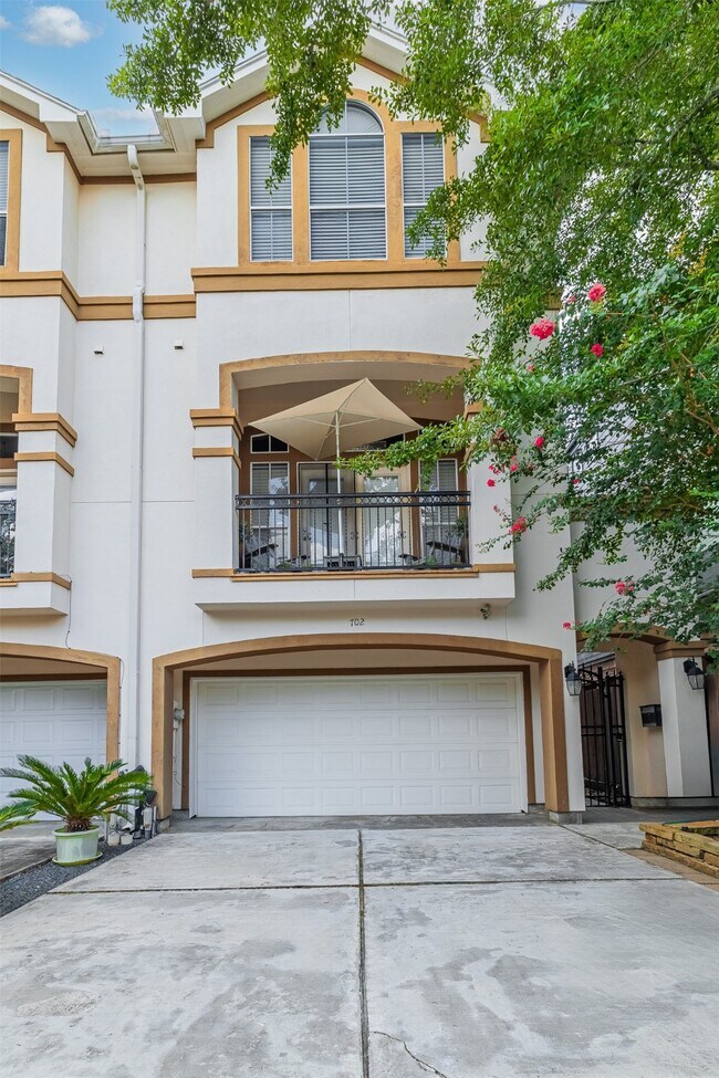 Building Photo - 702 Asbury St