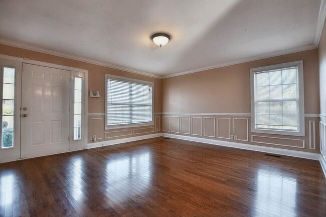 Foto del edificio - Pet Friendly Three Bedroom with Bonus!