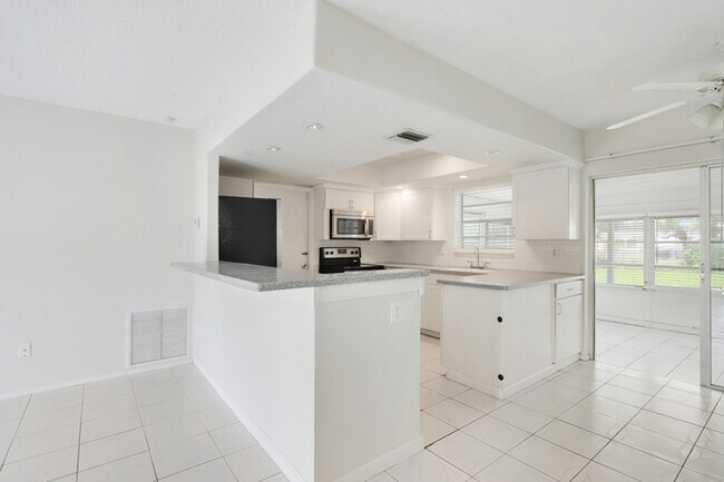 Foto del edificio - Available now! 2/2 Home in Port St Lucie!