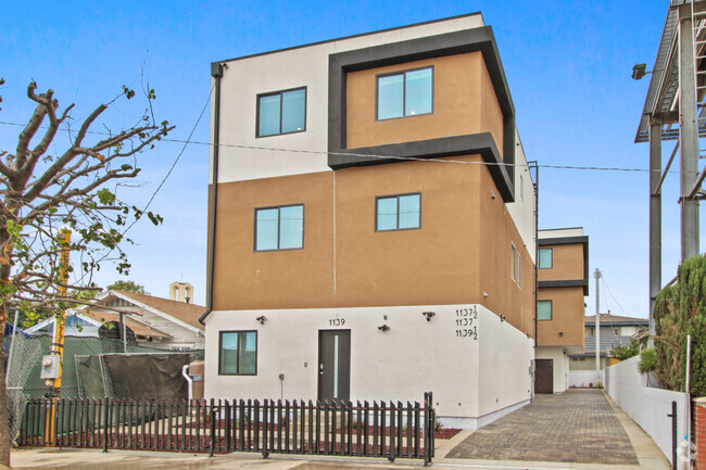 Building Photo - 1139 S Lorena St