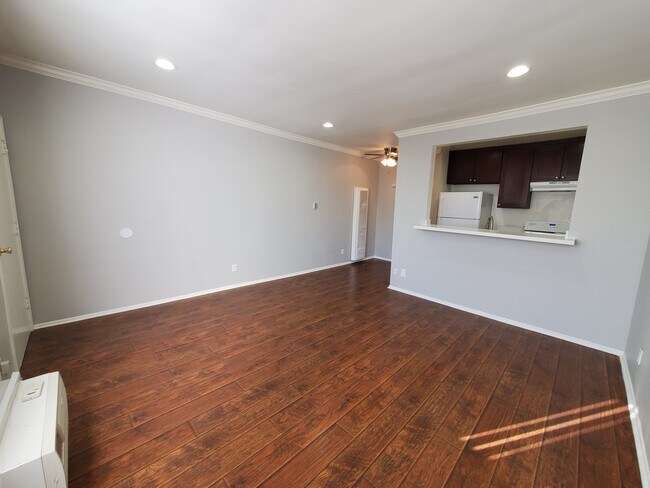 Building Photo - 1253 N Las Palmas Ave