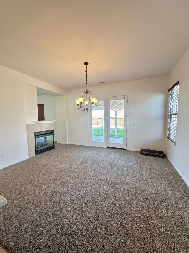 Foto del edificio - Beautiful 3 Bedroom 2.5 Bath Single Family...