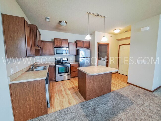 Foto del edificio - Rent Reduced! First Level 2 Bedroom 2 Bath in Johnston with detached garage