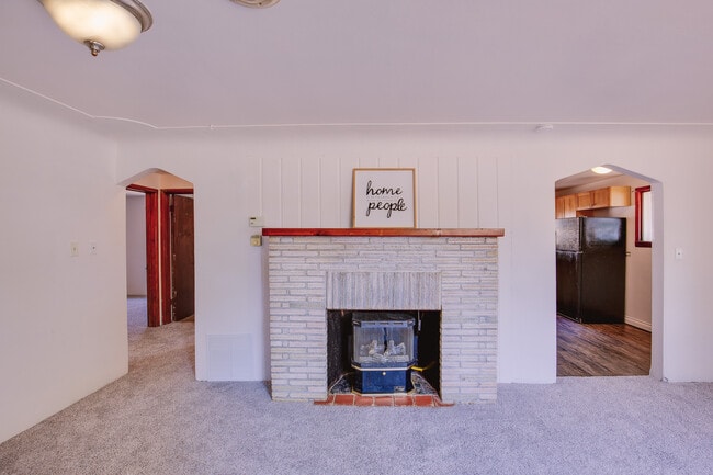 Living room - 519 E 6th St