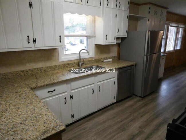 Foto del edificio - 723 Spencer Ave
