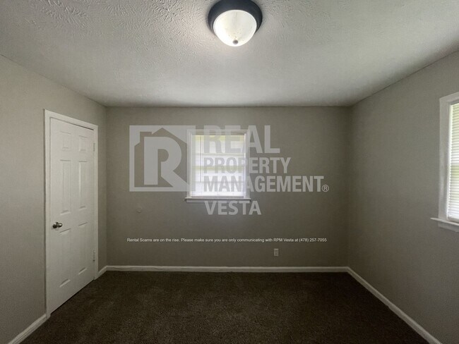 Building Photo - Three Bedroom Home on Quiet Cul-de-sac in ...