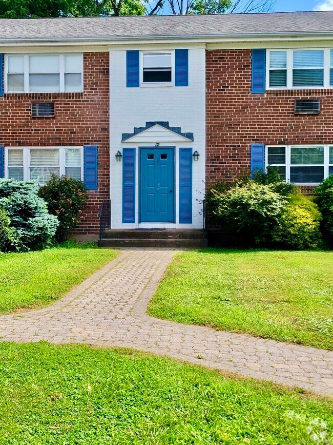Building Photo - 19 Colonial Dr