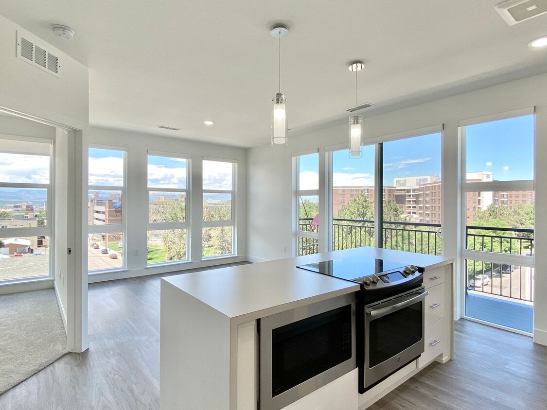 WOW! Top Corner, 2 bed, 2 bath - WOW!  Top Corner, 2 bed, 2 bath