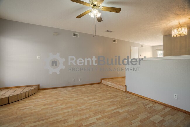 Building Photo - ***Lease Pending*** Please apply at your o...
