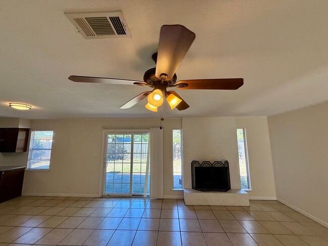 Building Photo - Wonderful single-story home in desirable Shenandoah!