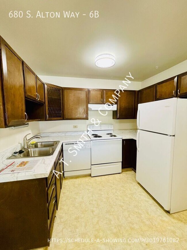 Foto del edificio - Beautiful One Bedroom Condo at Windsor Gar...