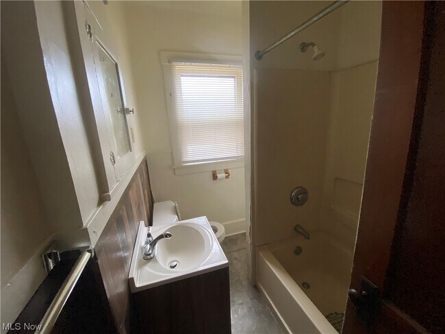 Foto del edificio - 133 E Ravenwood Ave